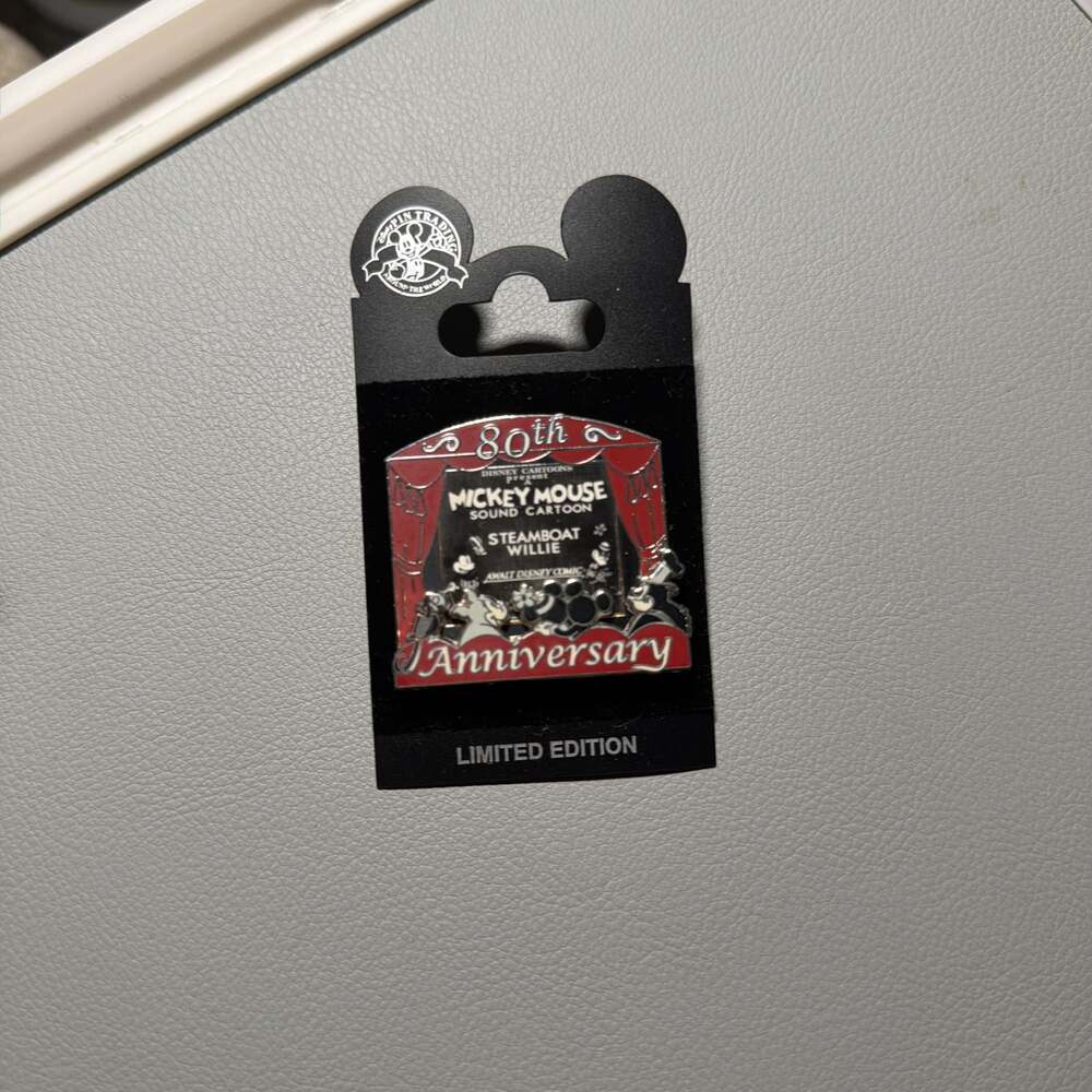 Disney 2008 80th Anniversary Steamboat Willie LE 2000 pin